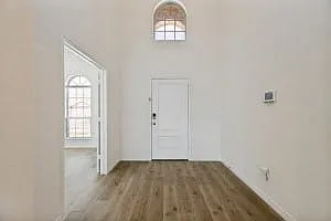 4 bed, 2.5 bath, 2705 sqft, $2,950 — Photo 2