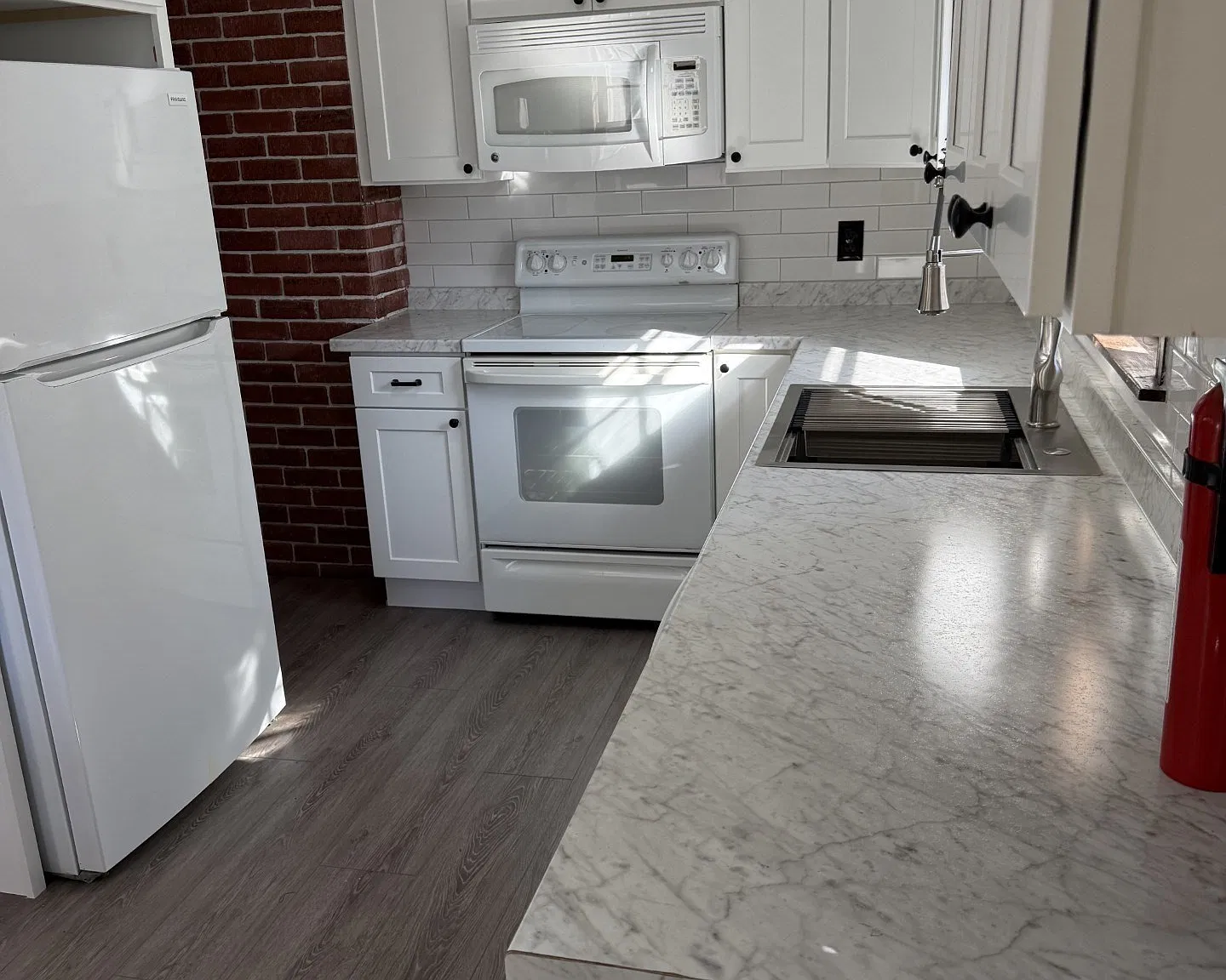3 bed, 1.0 bath, 1447 sqft, $3,500 — Photo 4