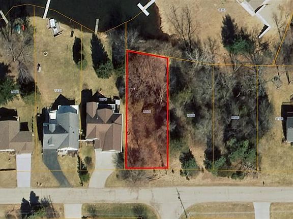 3rd image of 11850 Lakeside Dr N
