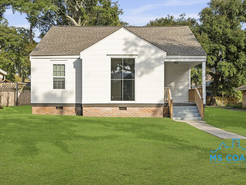 1st image of 450 Oaklawn Pl