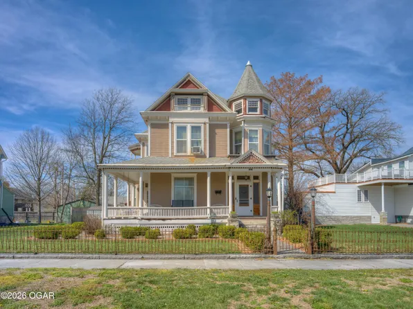 22 S Pennsylvania Ave, Webb City, MO 64870