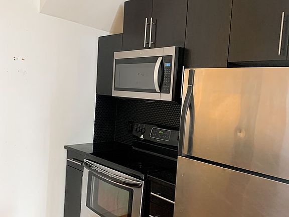 5th image of 2232 Christian St #2232C