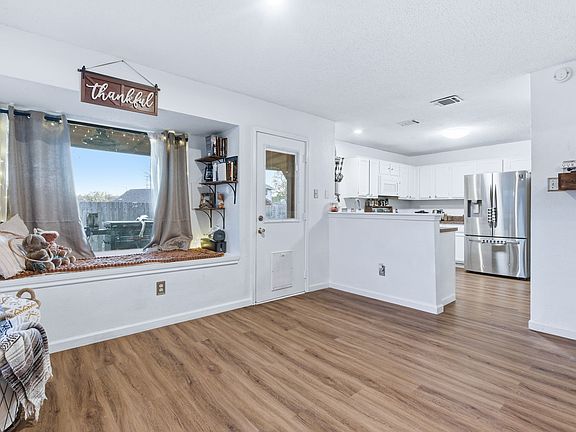 5th image of 2421 Warrington Dr