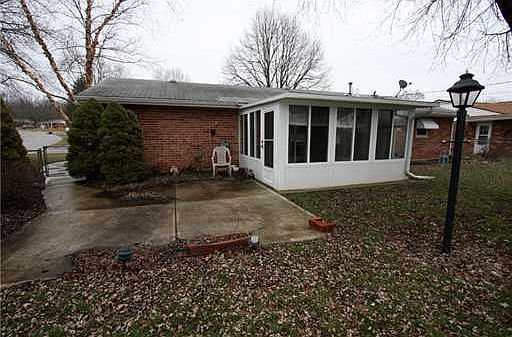 3rd image of 980 Stonyridge Ave