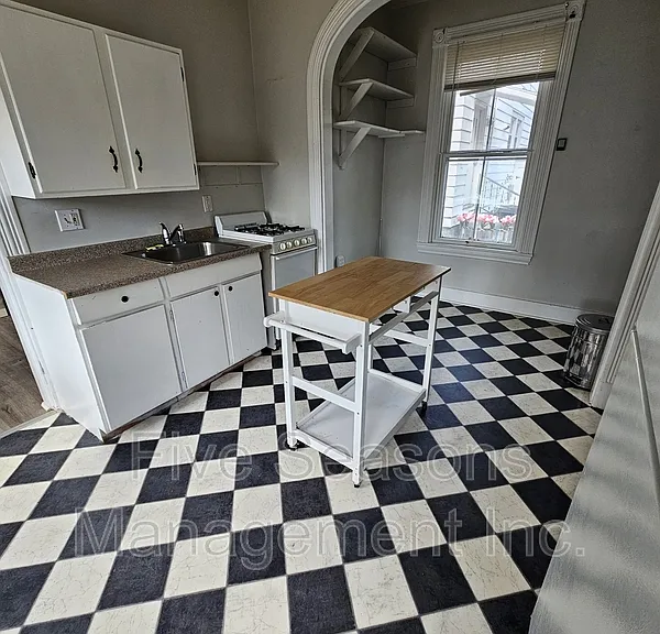19 Grant St #3 — Photo 2
