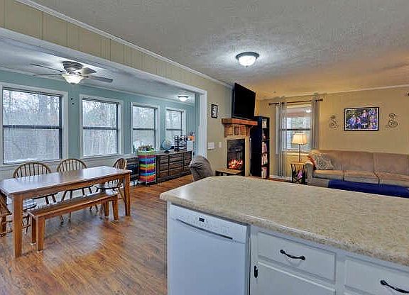 4th image of 390 Wren Dr