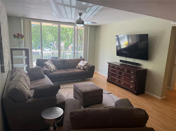 619 E Sheridan St APT 203, Dania Beach, FL 33004