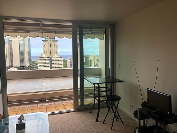 3rd image of 500 University Ave APT 2215