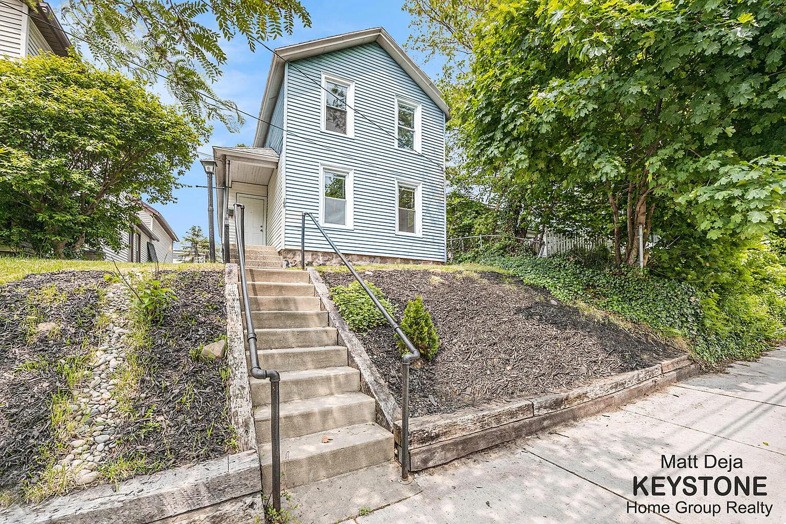 109 Leonard St NE photo 1