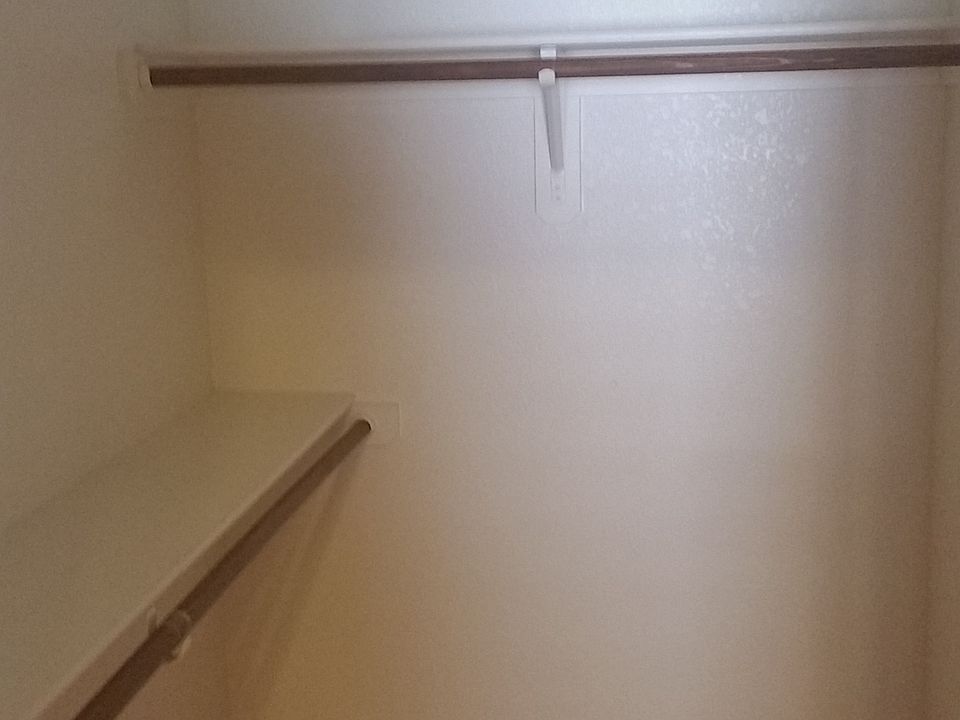 Bdrm 2 Walk in closset