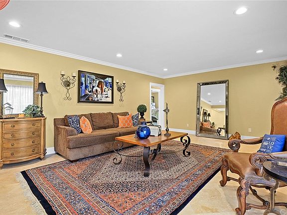 2nd image of 300 Oxford Dr