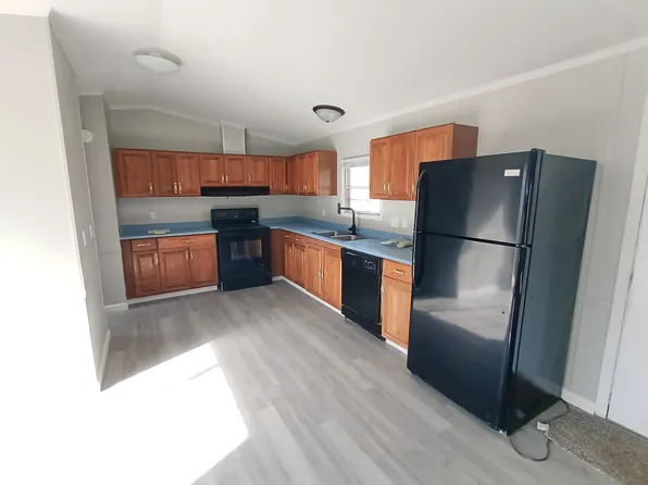 83 Deerwood Dr, Centralia, IL 62801