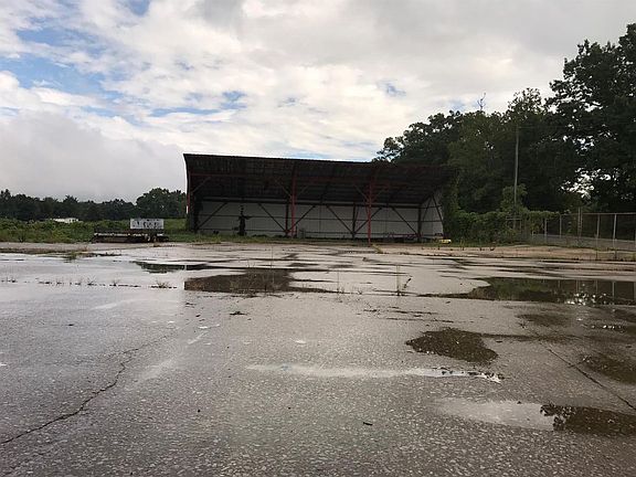 2nd image of 350 Burley Ave