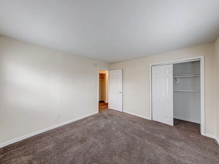 Lawrence Glen Apartments — Photo 16