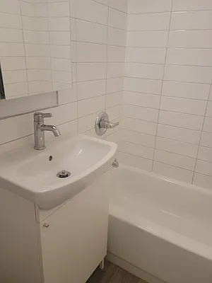 Rented by Chartwell Manhattan Realty | media 24