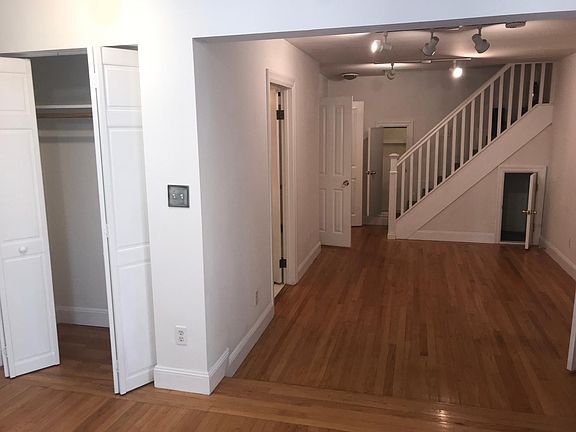 3rd image of 118 26th Ave