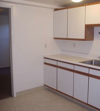 4th image of 236-B Barneson Ave