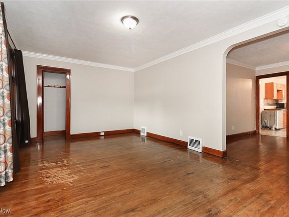 3rd image of 4929 E 106th St