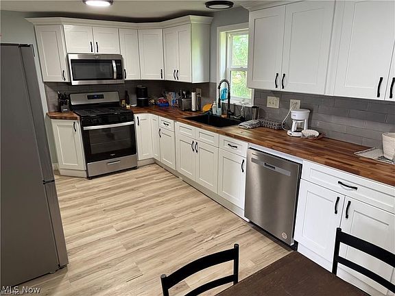 4th image of 134 Maple Ave SE
