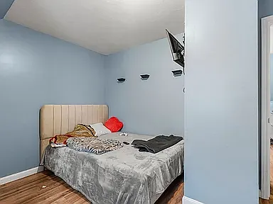 10 Lawrence St — Photo 15