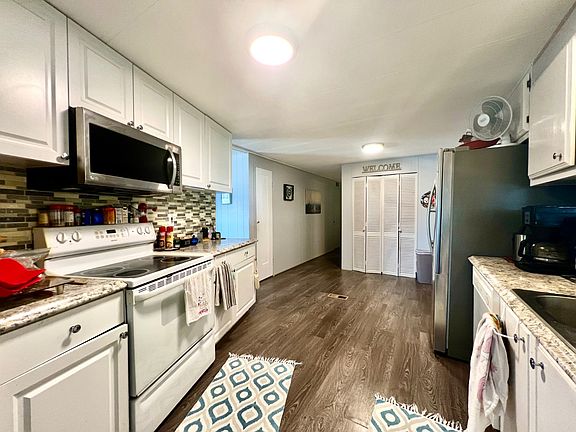 5th image of 339 Colony Dr N