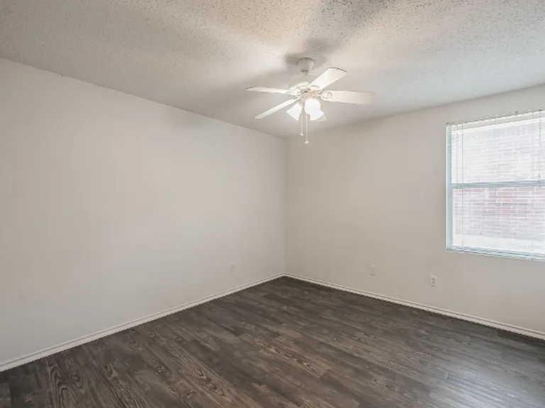 3327 Clydesdale Dr — Photo 17