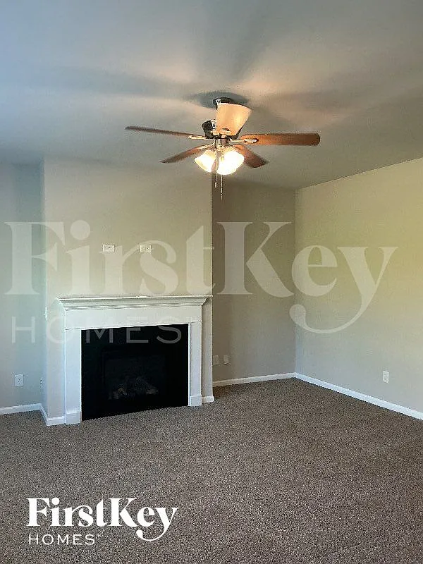 4 bed, 2.5 bath, 2572 sqft, $2,520 — Photo 3