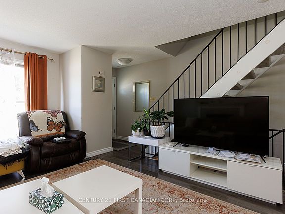 2nd image of 70 Fiddlers Green Rd #122