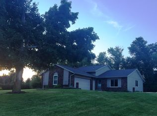 9536 Julie Ann Dr, Anamosa, IA 52205