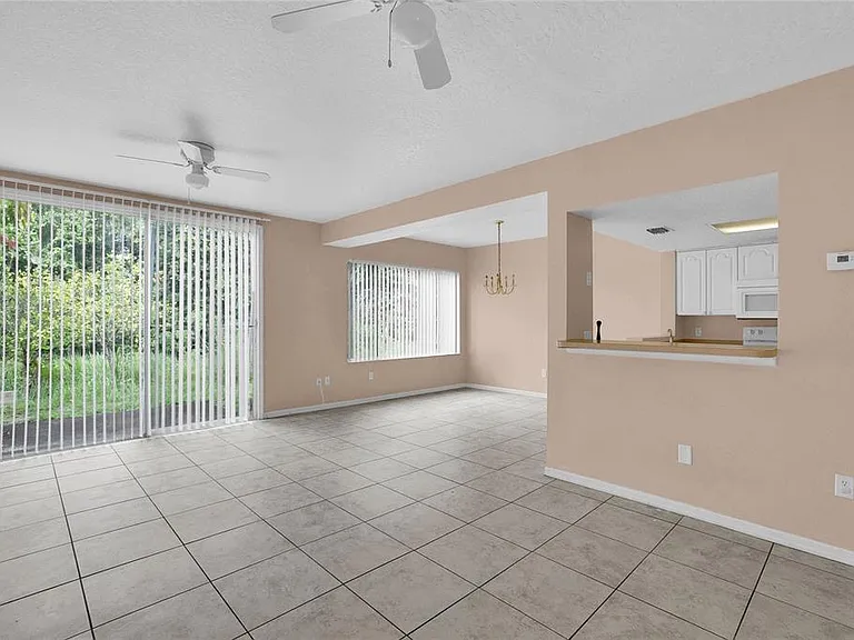 2918 Fan Palm Dr — Photo 2