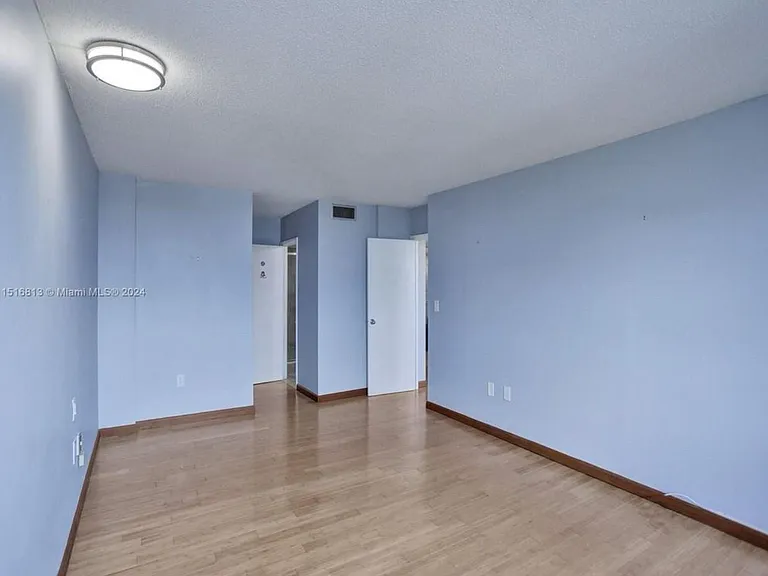 11930 N Bayshore Dr #601 — Photo 12