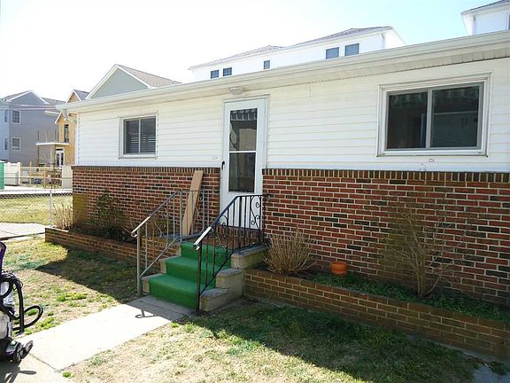 3rd image of 228 E Hand Ave