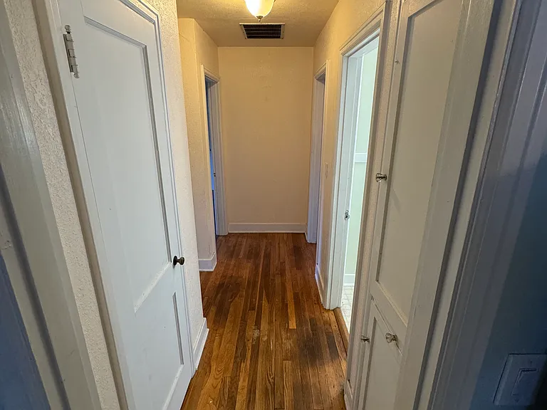 527 NW 15th St — Photo 11