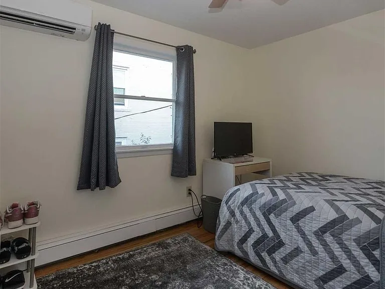 458 W Chester St #UPPER — Photo 15