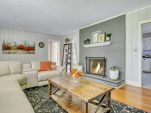 3rd image of 118 Loretta Dr