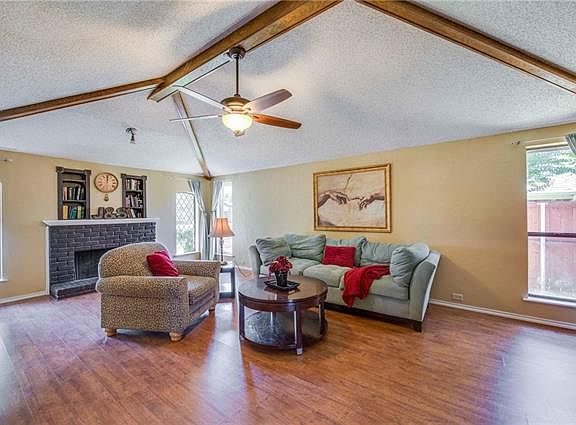 3rd image of 809 Rush Creek Dr