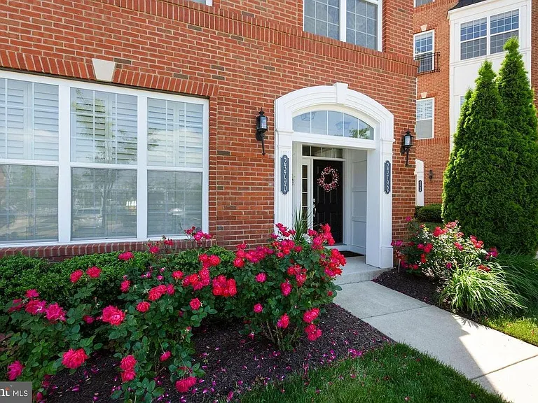 23792 Hopewell Manor Ter — Photo 3