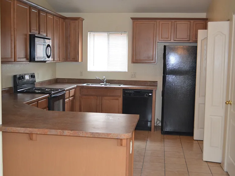 2446 E Calle Pelicano — Photo 7