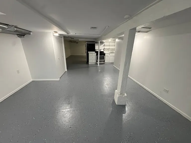 1523 W 18th St #BASEMENT — Photo 6