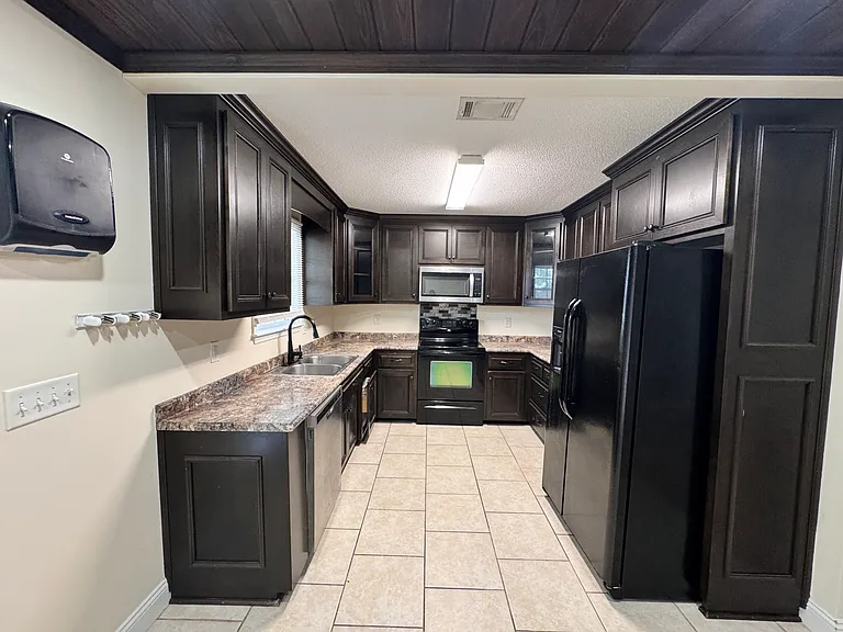 3446 Greenhill Dr — Photo 4
