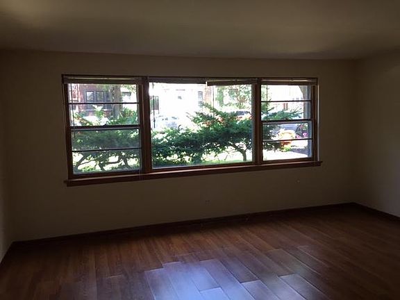 2nd image of 1719 W Catalpa Ave