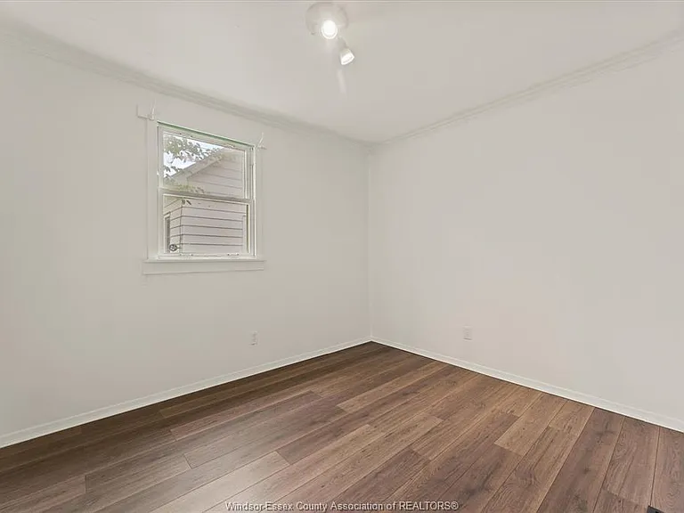 1533 Alexis Rd — Photo 18