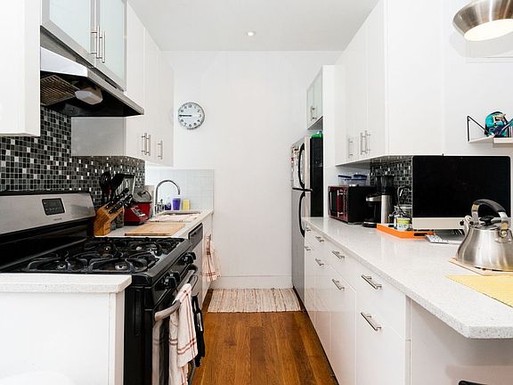 4th image of 66 Lexington Ave APT 4