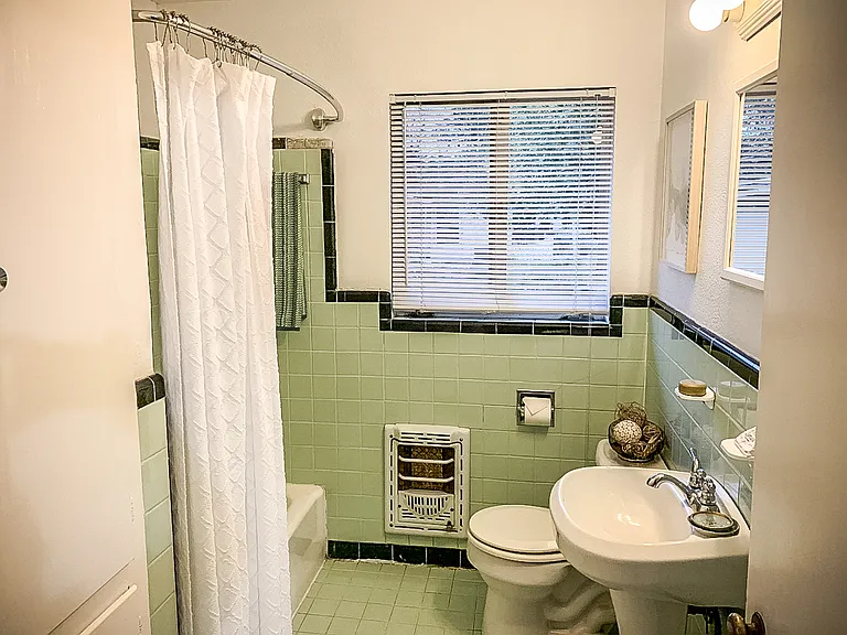 904 Chevy Chase Dr #1 — Photo 7