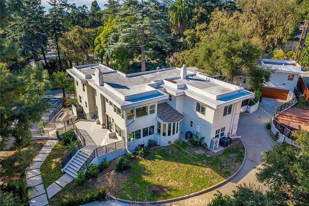 Building Photo - 2065 E Altadena Dr
