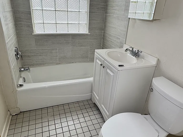 225 E 1st St #9 — Photo 6