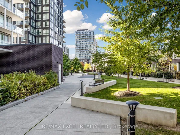 19 Allenbury Gdns #Townhouse 108, Toronto, ON M2J 0G6