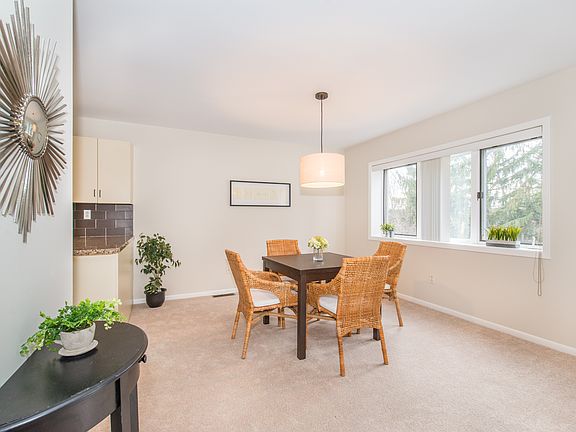 5th image of 156 Marion Dr