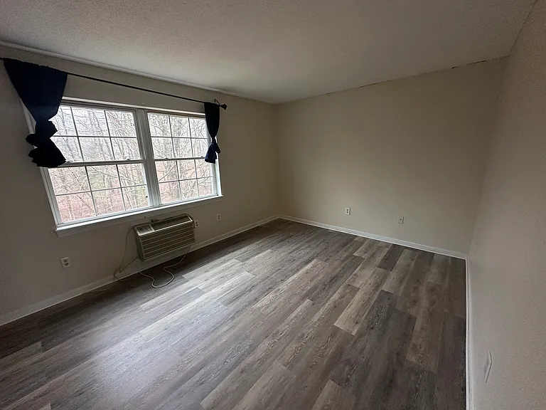 41 Crystal Ln #C — Photo 9