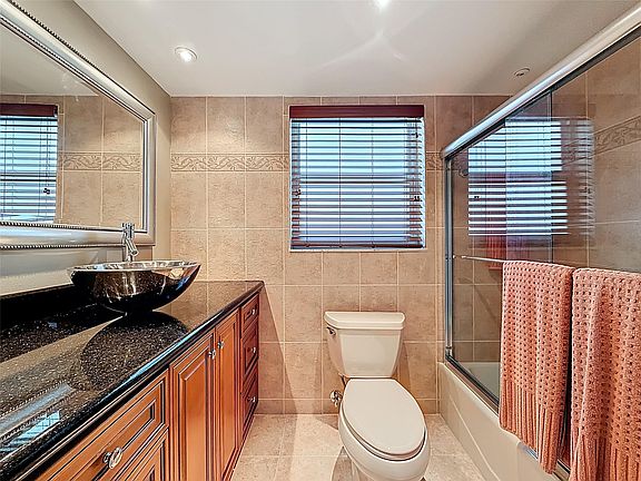 5th image of 625 Oaks Drive #101